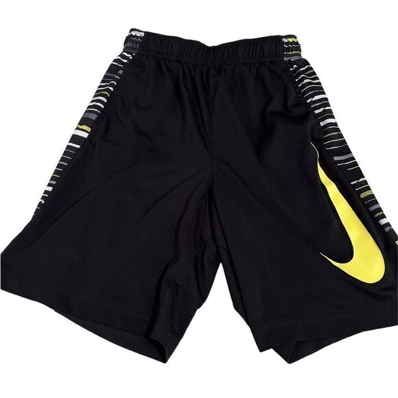 BOYS NIKE SHORTS SIZE MEDIUM! - Picture 1 of 7